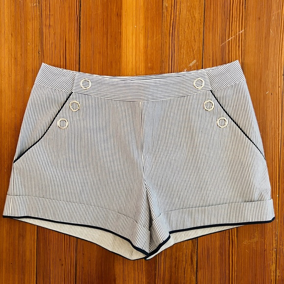 Navy and white blazer and short suite set. Piping details, silver snap buttons, - Picture 4 of 6